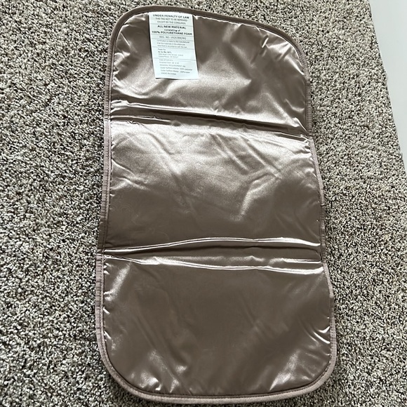 JujuBe Diaper bag and changing pad - Picture 6 of 6